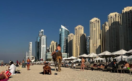 Come vestirsi in spiaggia a Dubai