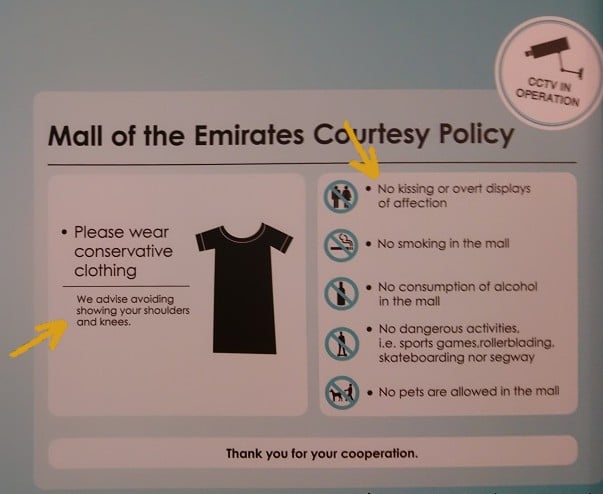 Cose da non fare a Dubai, cartello al Mall of the Emirates