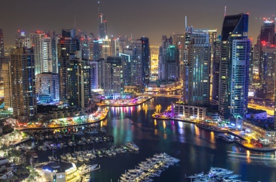 Dubai Marina di notte