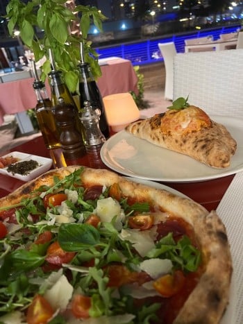 Massimo's: pizzeria, ristorante italiano, gelateria